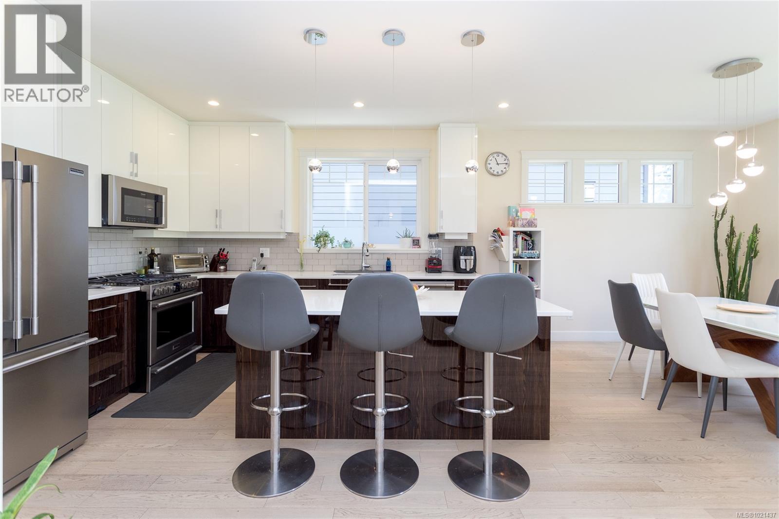 2140 Champions Way, Langford