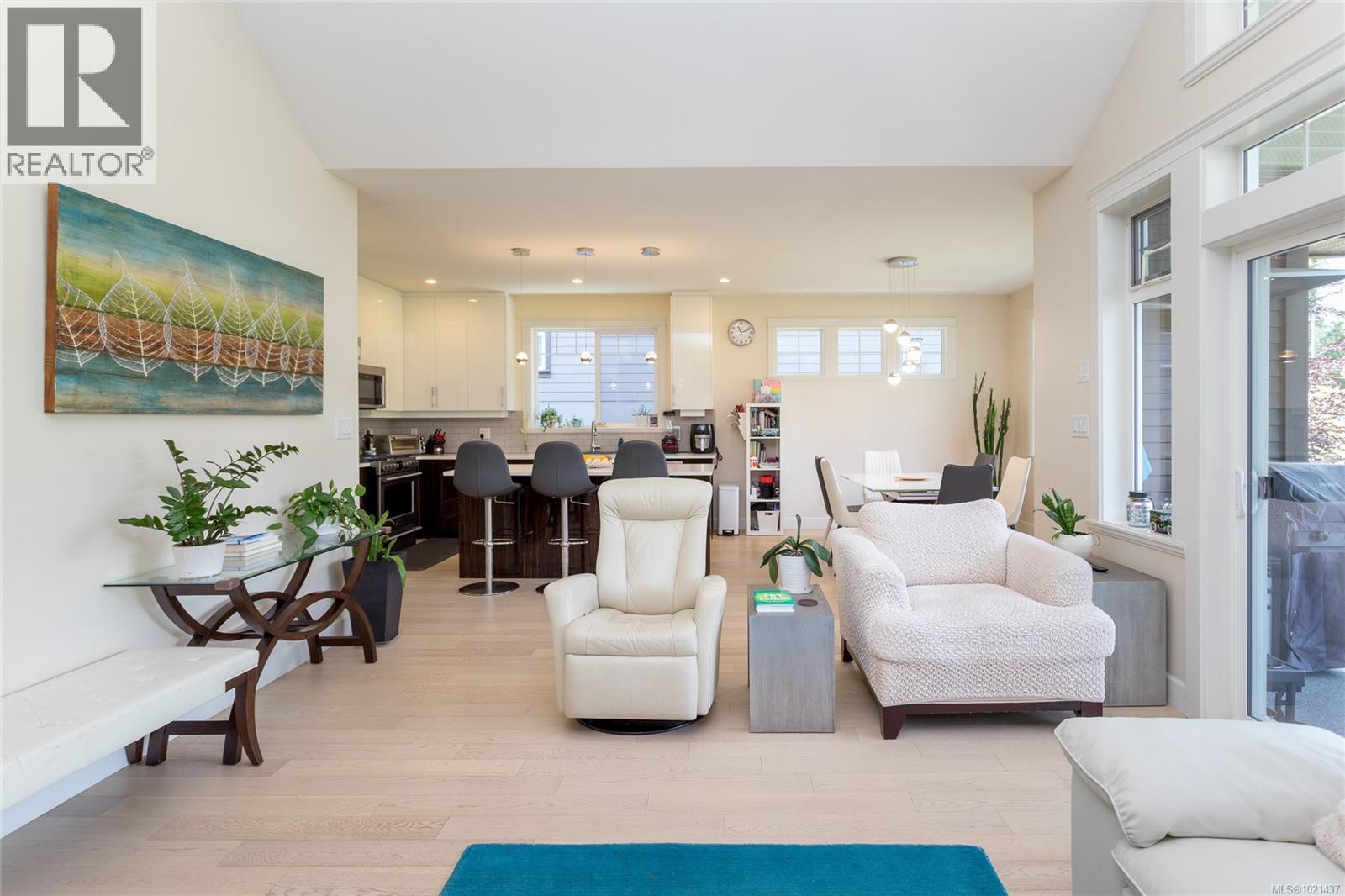 2140 Champions Way, Langford