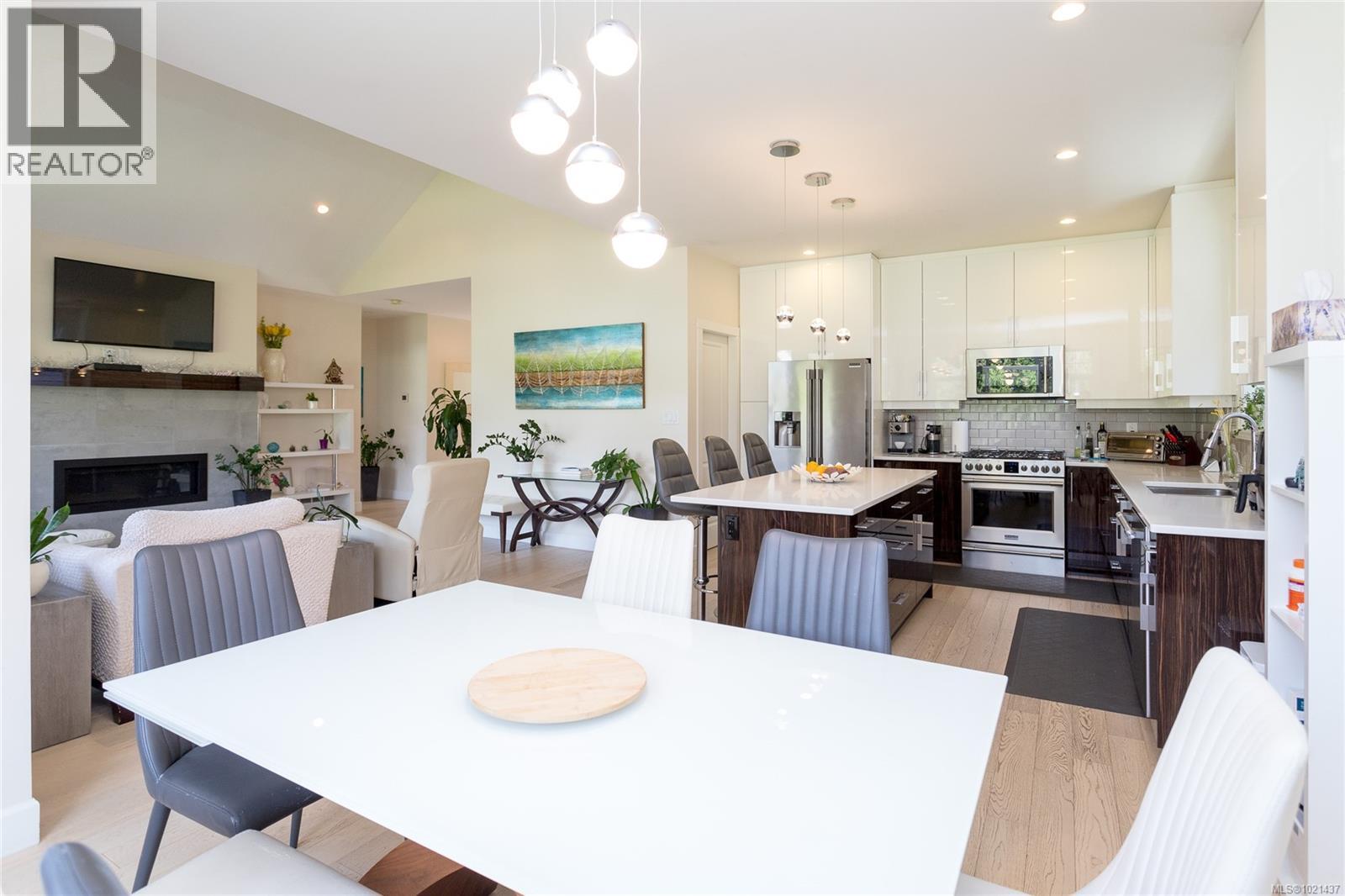 2140 Champions Way, Langford