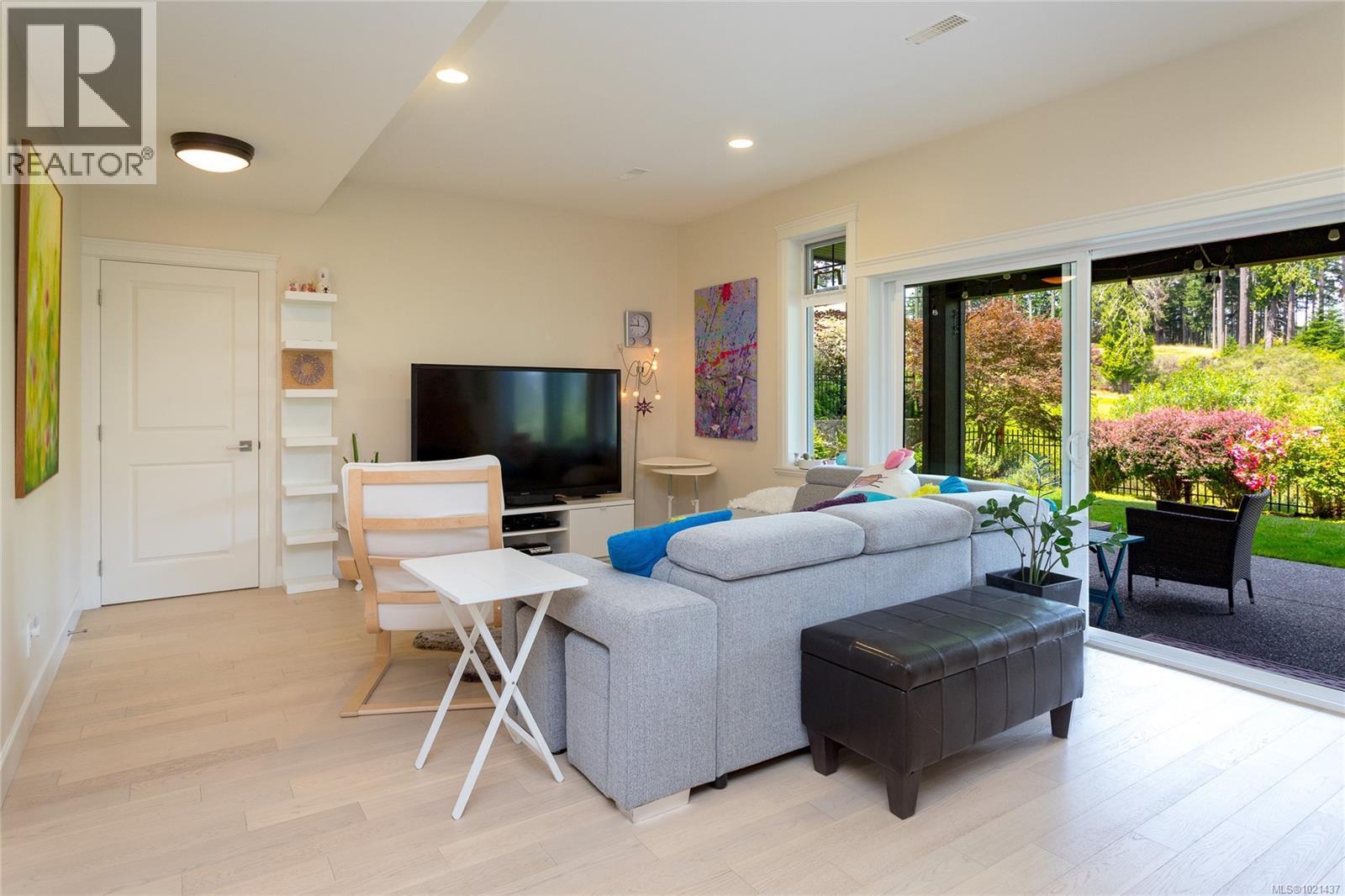 2140 Champions Way, Langford