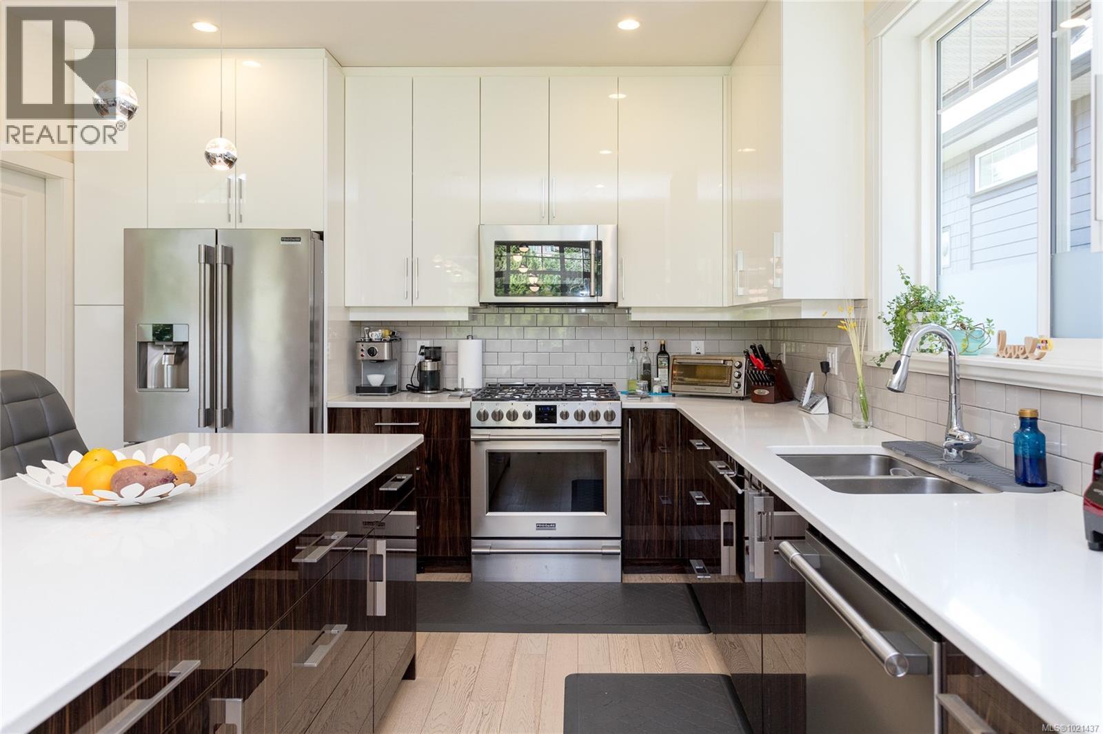 2140 Champions Way, Langford