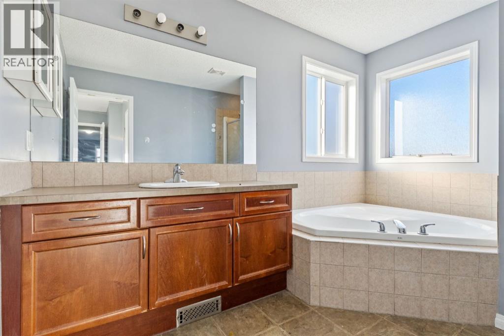 Single Family House for Sale in  Saddleridge Drive NE Saddle Ridge Calgary 