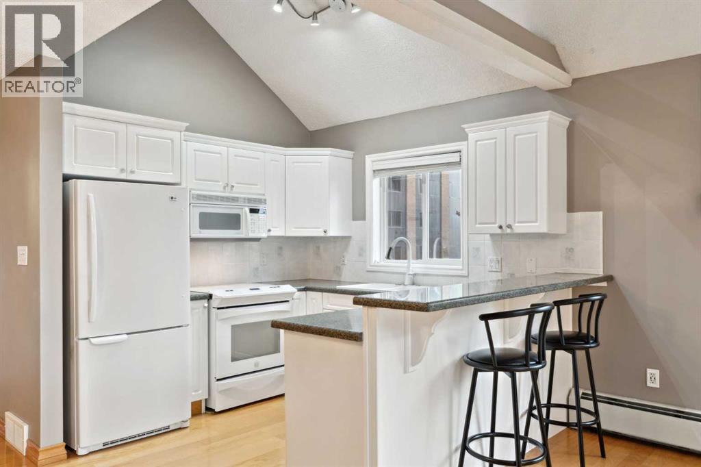 Single Family House for Sale in    Avenue SW Eau Claire Calgary 