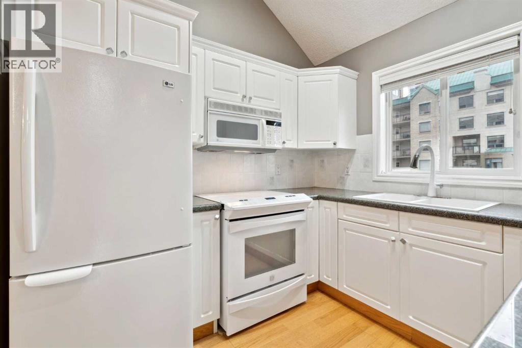 Single Family House for Sale in    Avenue SW Eau Claire Calgary 