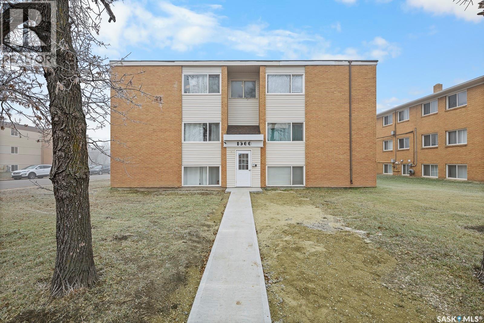 1560 ALEXANDRA STREET - 1