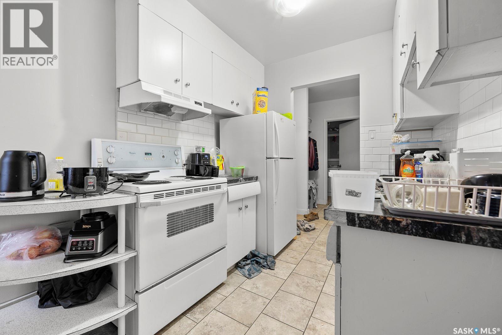 1560 ALEXANDRA STREET - 11