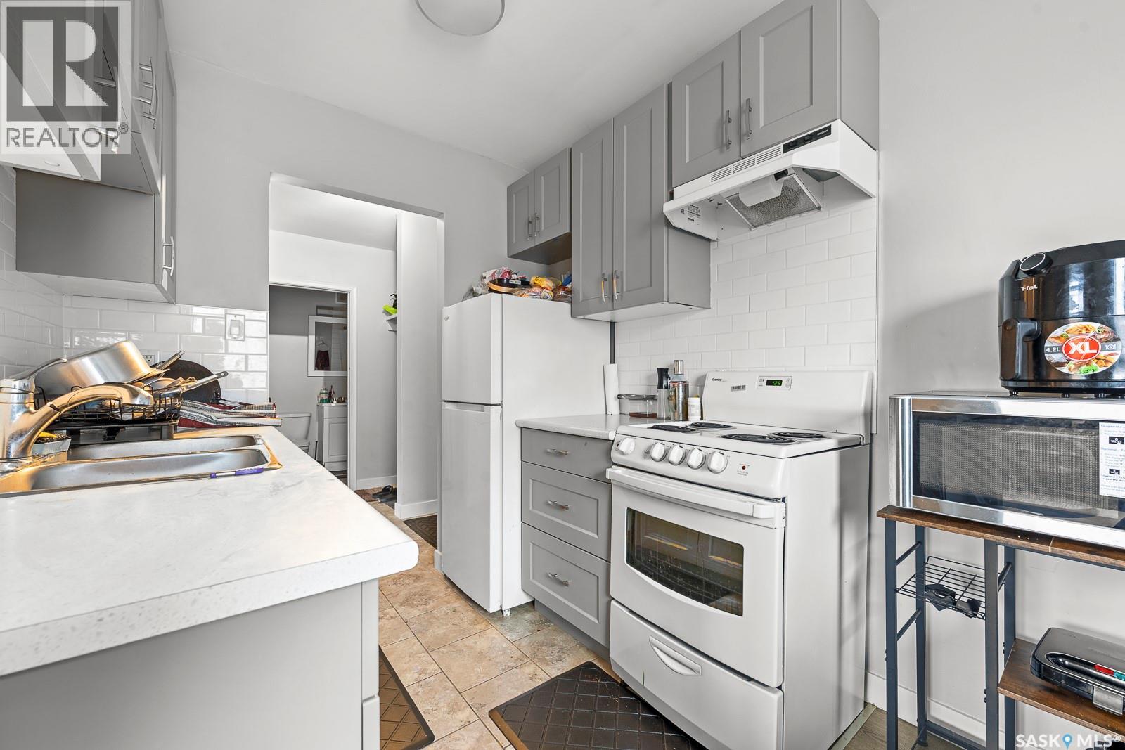 1560 ALEXANDRA STREET - 17