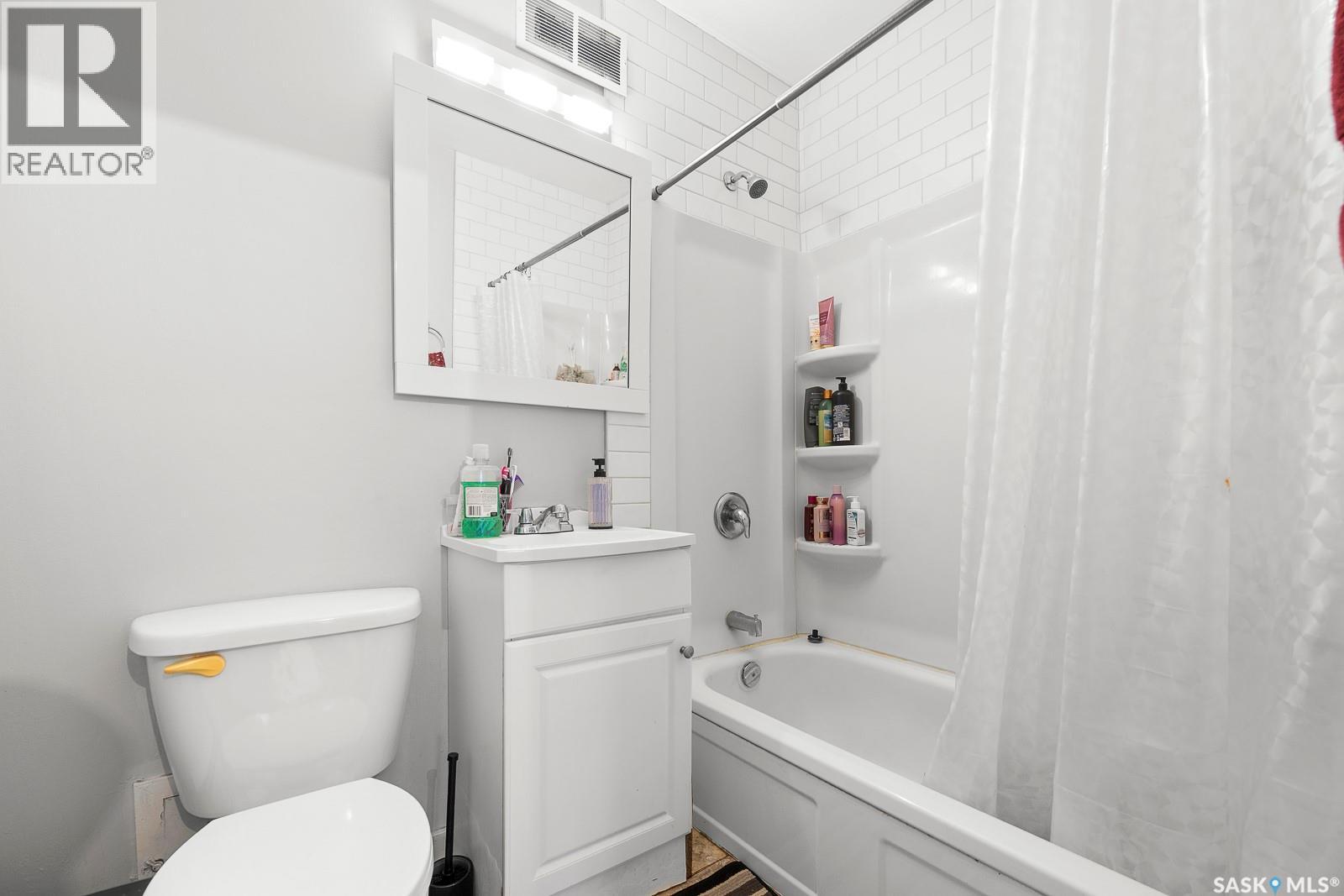1560 ALEXANDRA STREET - 19