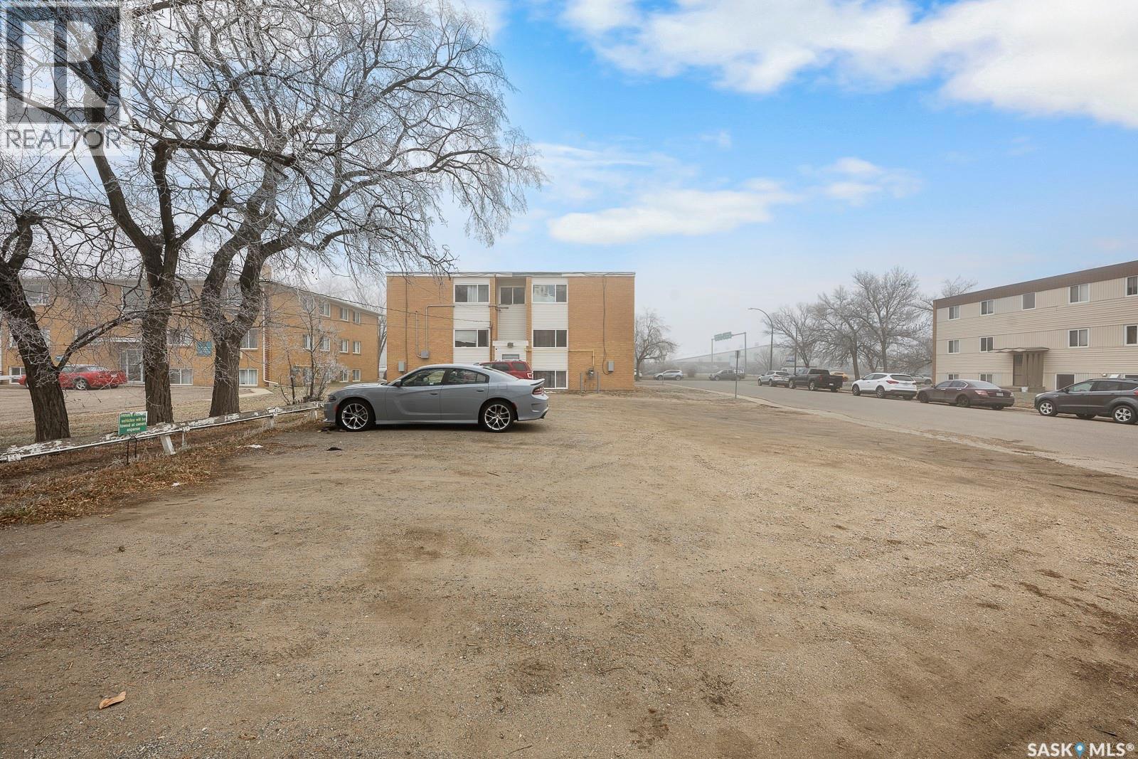 1560 ALEXANDRA STREET - 3