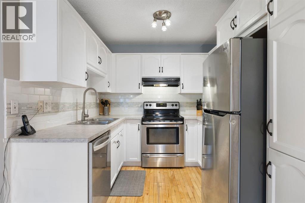 Single Family House for Sale in  Douglas Glen Park SE Douglasdale/Glen Calgary 