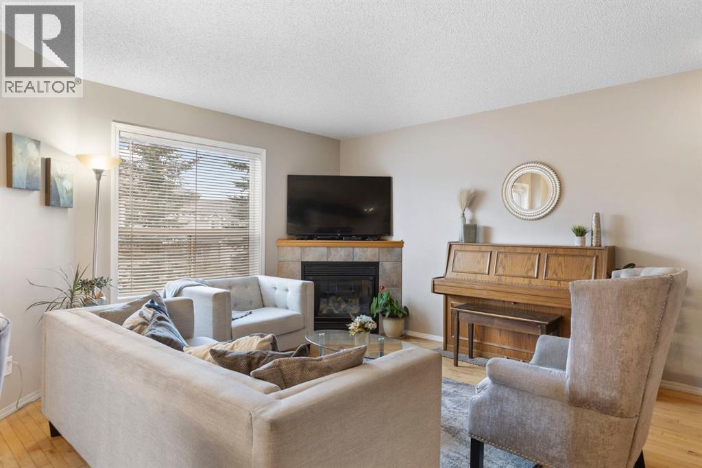 Single Family House for Sale in  Douglas Glen Park SE Douglasdale/Glen Calgary 