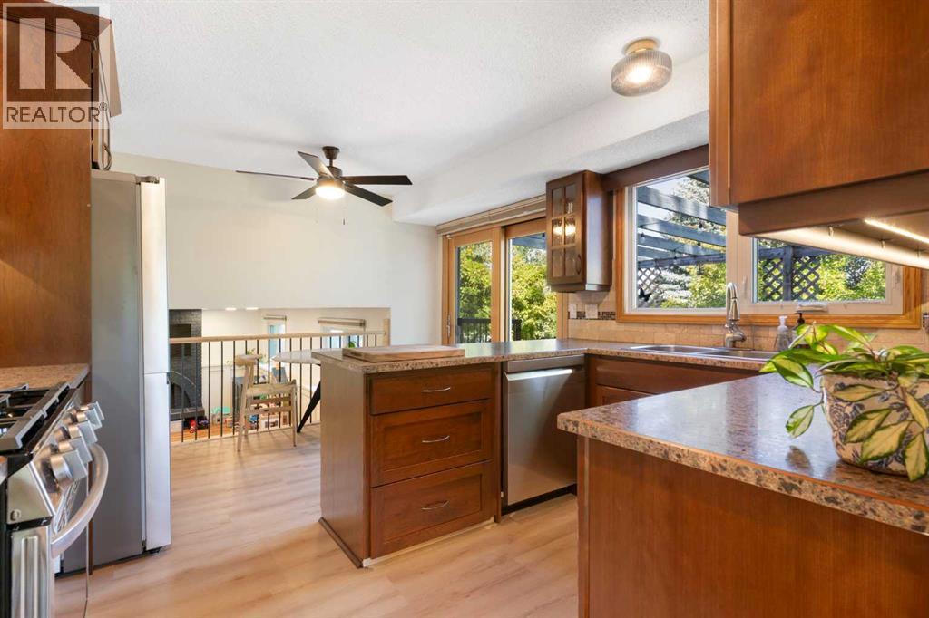 Single Family House 4 Level for Sale in   Street SW Oakridge Calgary 