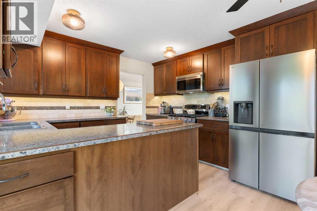 Single Family House 4 Level for Sale in   Street SW Oakridge Calgary 