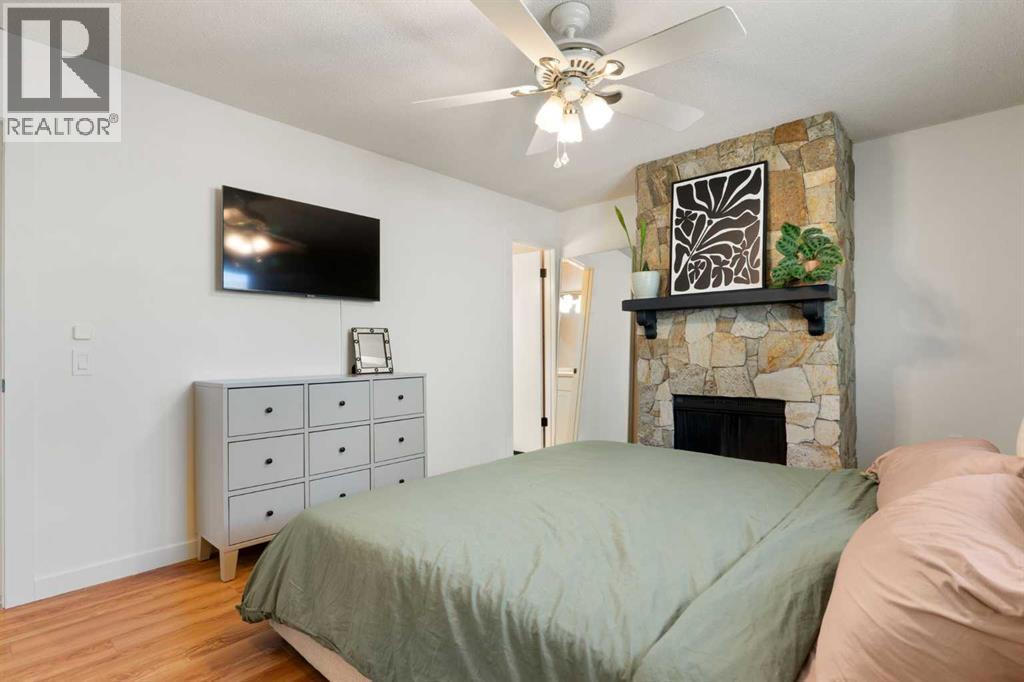 Single Family House 4 Level for Sale in   Street SW Oakridge Calgary 