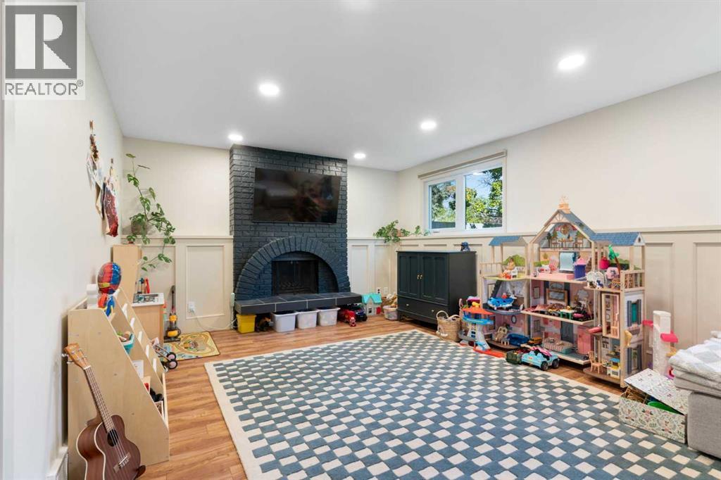 Single Family House 4 Level for Sale in   Street SW Oakridge Calgary 