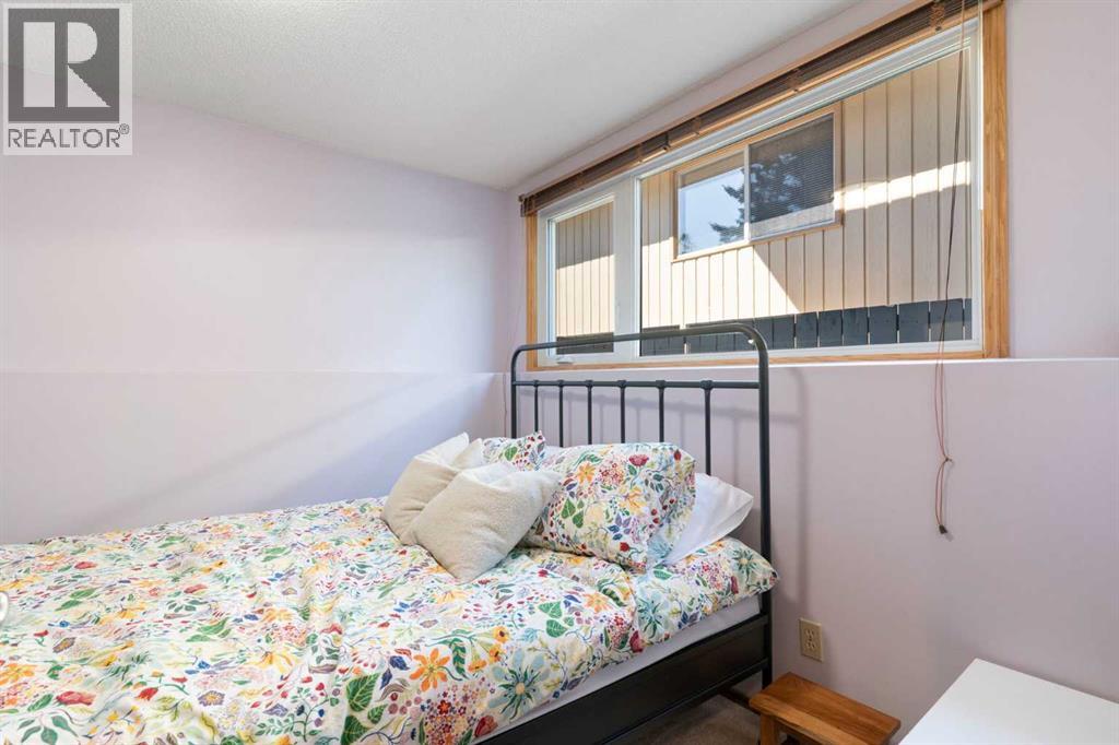 Single Family House 4 Level for Sale in   Street SW Oakridge Calgary 