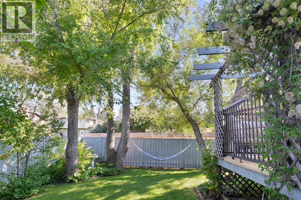 Single Family House 4 Level for Sale in   Street SW Oakridge Calgary 