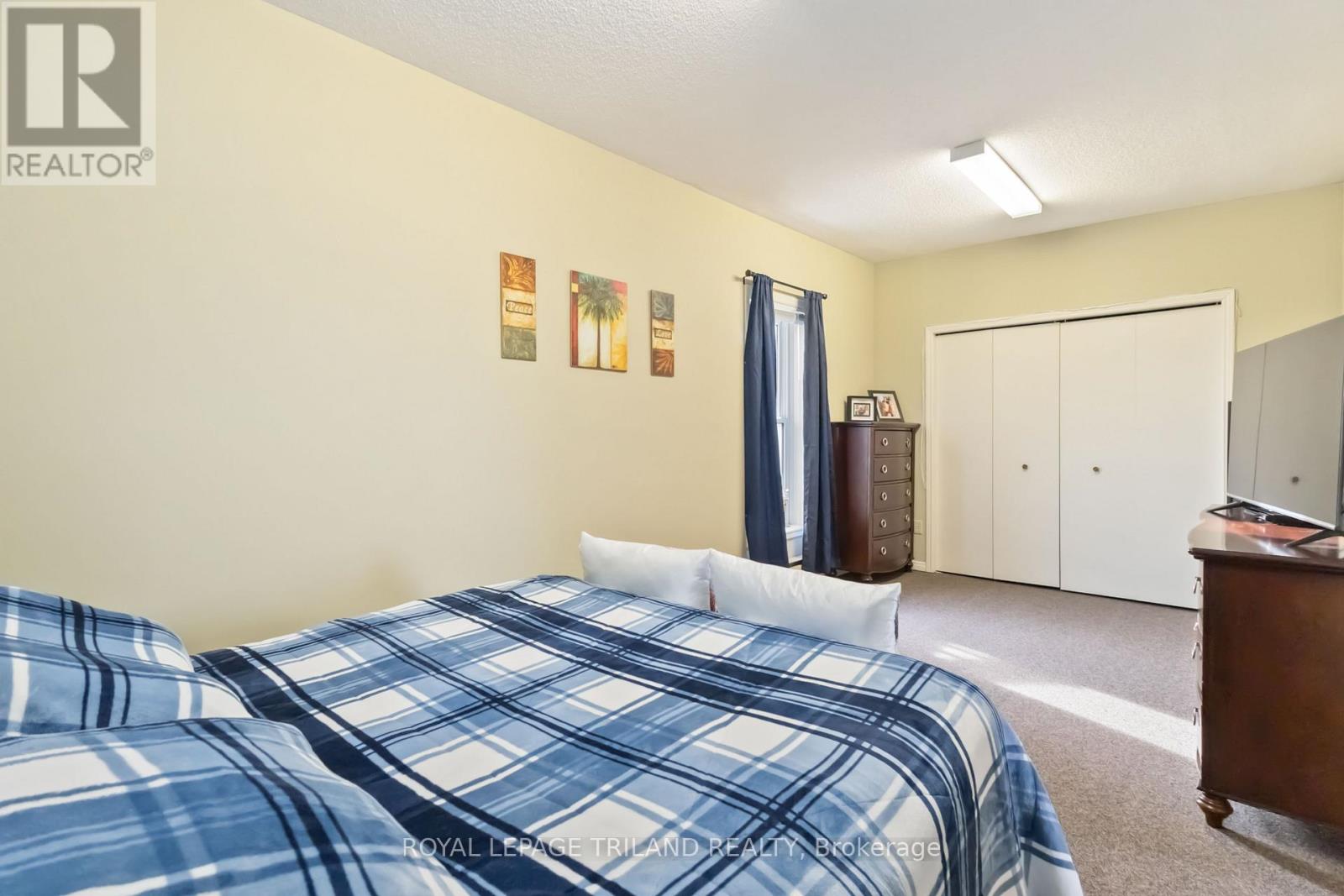 Retail for Sale in  MAIN STREET North Middlesex (Parkhill) 