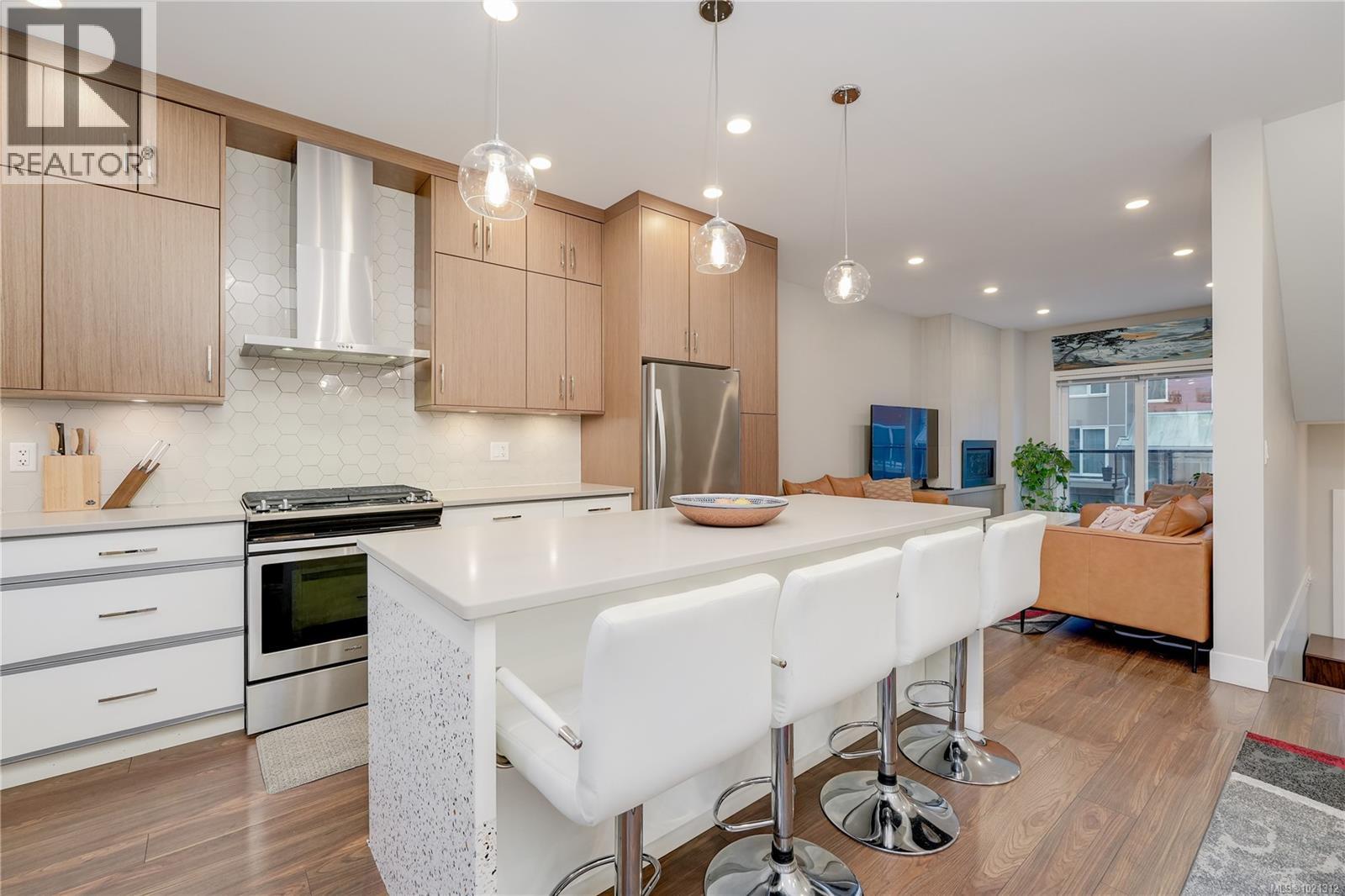 Single Family House for Sale in   Viewmont Ave Saanich 