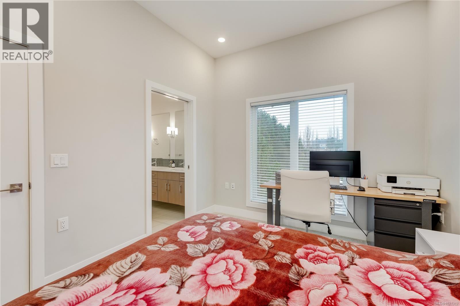 Single Family House for Sale in   Viewmont Ave Saanich 