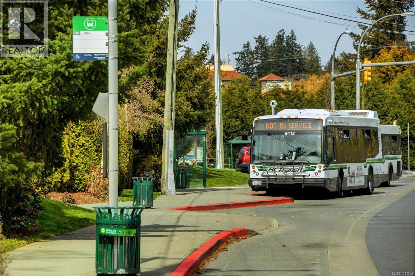 Single Family House for Sale in   Viewmont Ave Saanich 
