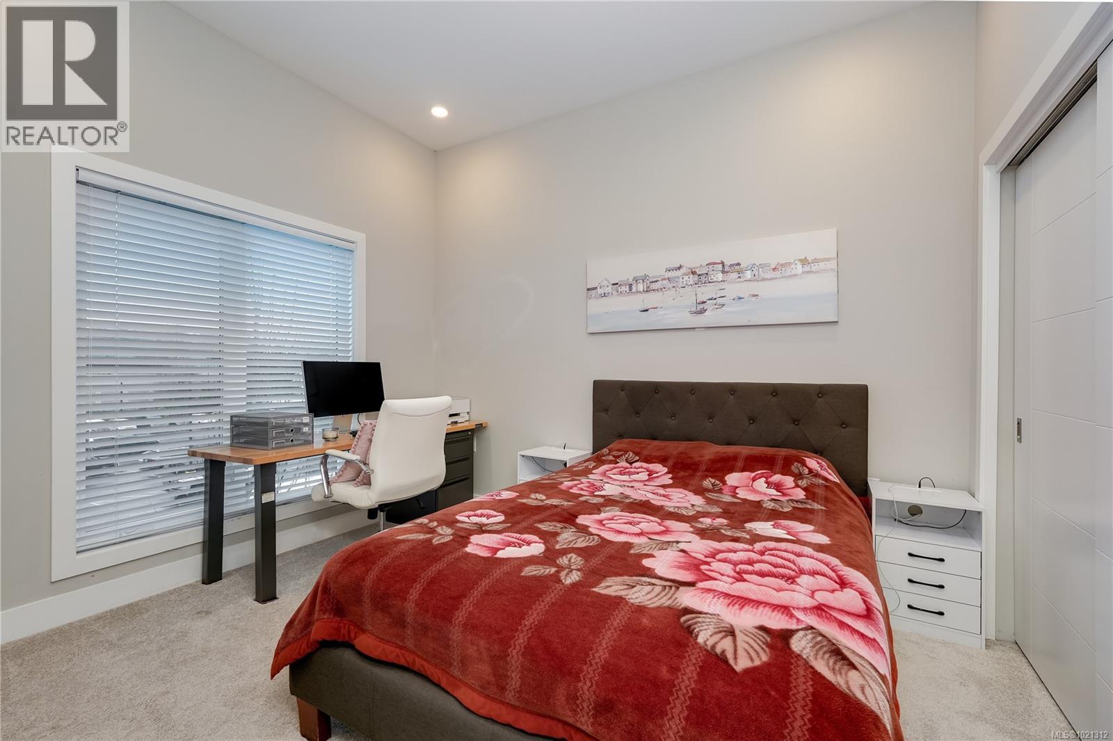 Single Family House for Sale in   Viewmont Ave Saanich 