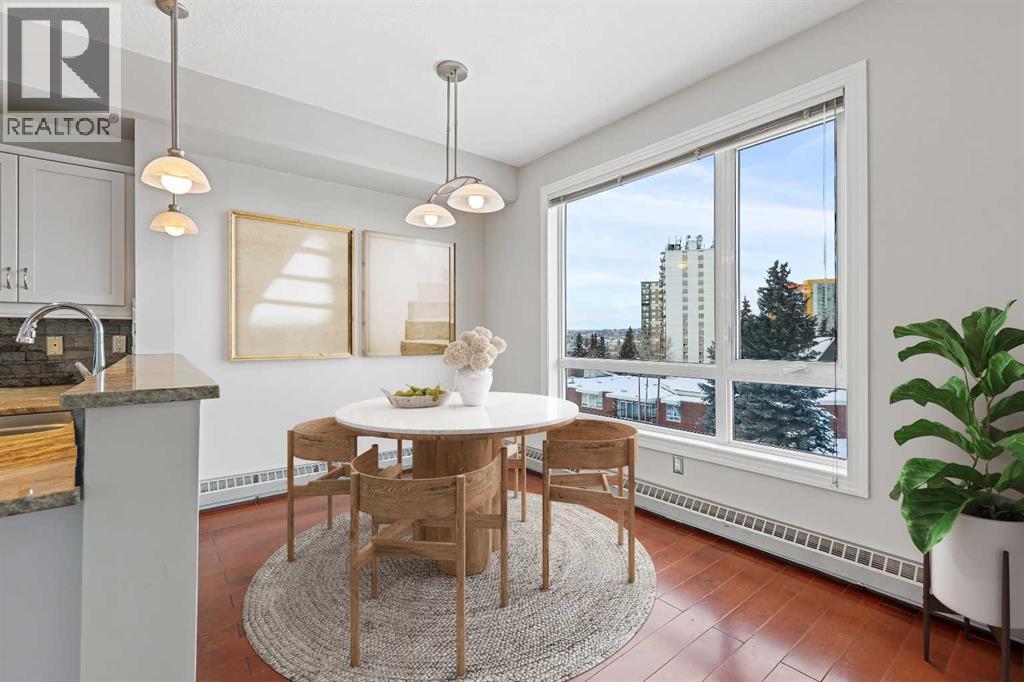 Single Family House for Sale in    Avenue NW Varsity Calgary 