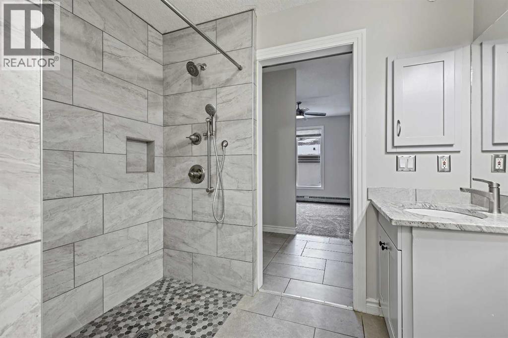 Single Family House for Sale in    Avenue NW Varsity Calgary 