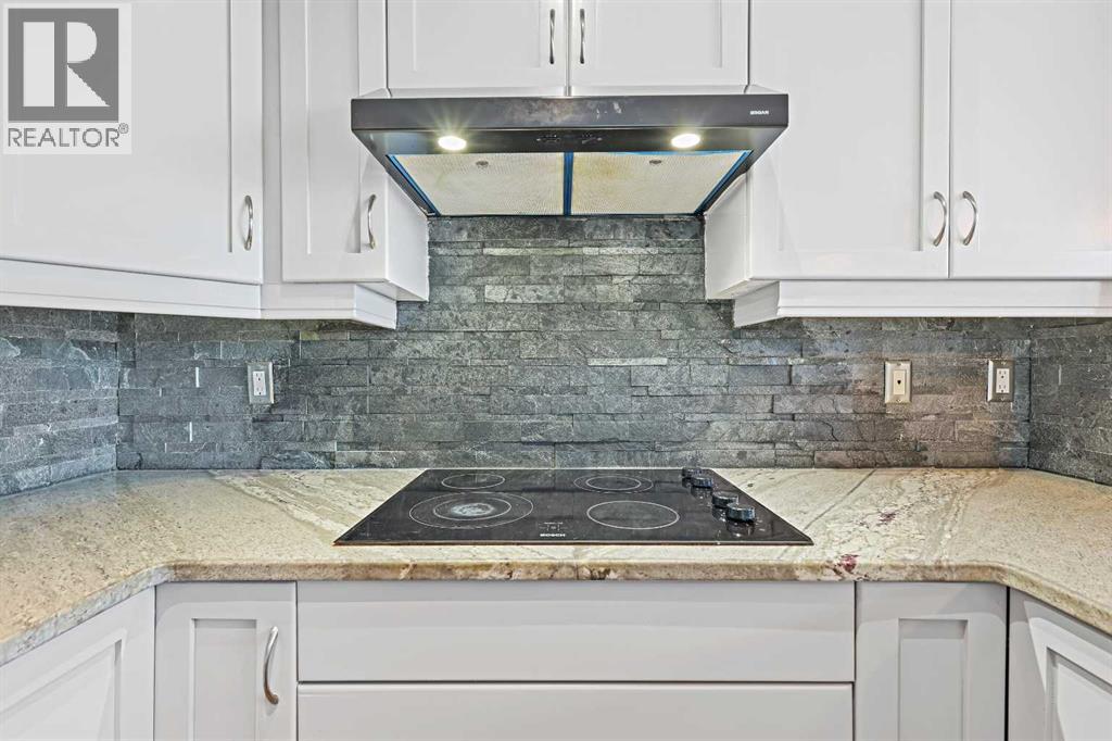 Single Family House for Sale in    Avenue NW Varsity Calgary 