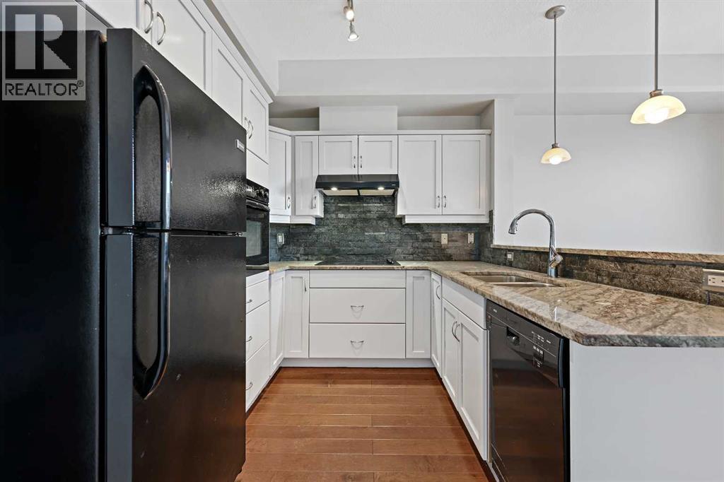 Single Family House for Sale in    Avenue NW Varsity Calgary 