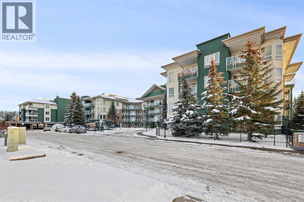 Single Family House for Sale in    Avenue NW Varsity Calgary 