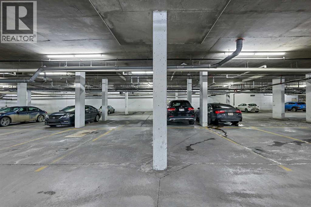 Single Family House for Sale in    Avenue NW Varsity Calgary 