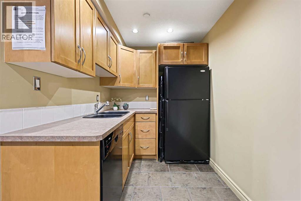 Single Family House for Sale in    Avenue NW Varsity Calgary 