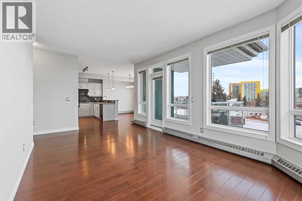 Single Family House for Sale in    Avenue NW Varsity Calgary 