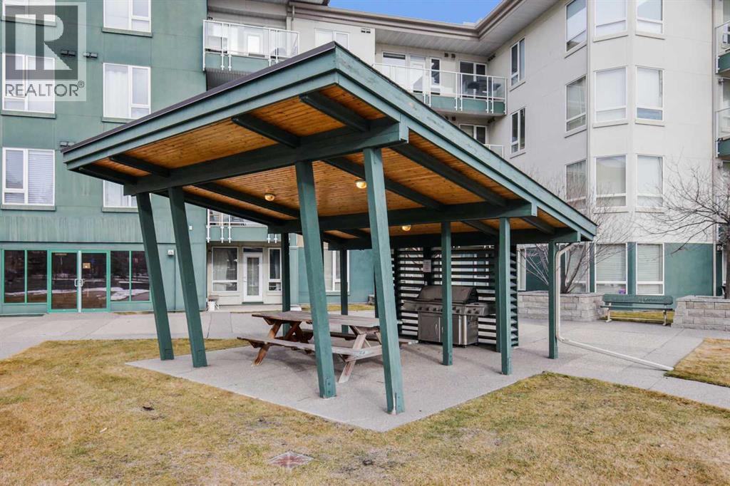 Single Family House for Sale in    Avenue NW Varsity Calgary 