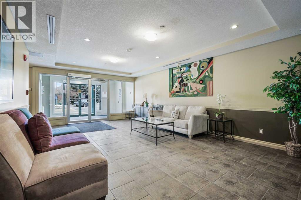 Single Family House for Sale in    Avenue NW Varsity Calgary 