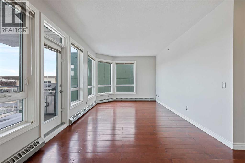 Single Family House for Sale in    Avenue NW Varsity Calgary 