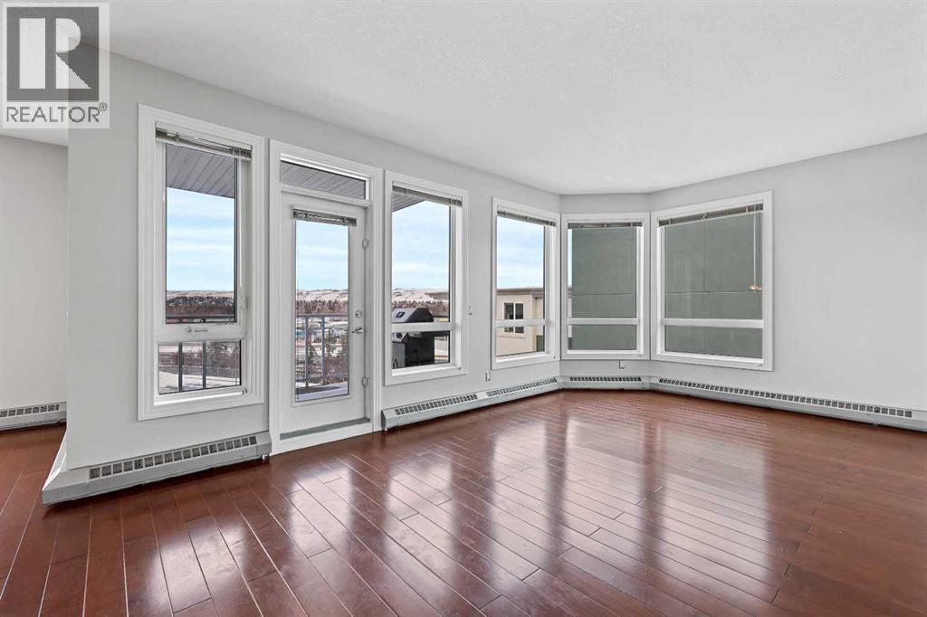 Single Family House for Sale in    Avenue NW Varsity Calgary 