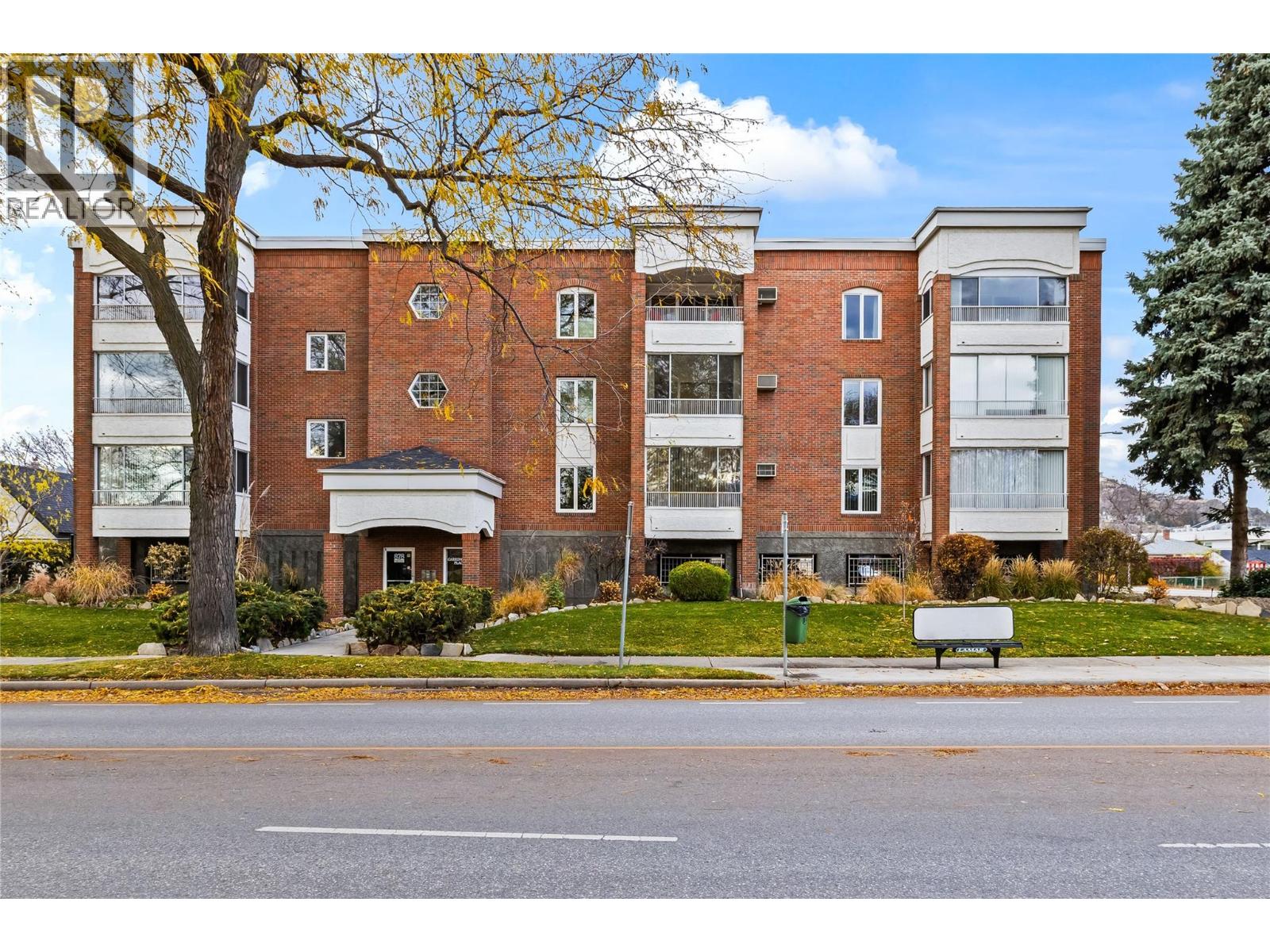 304 878 Bernard Avenue, Kelowna