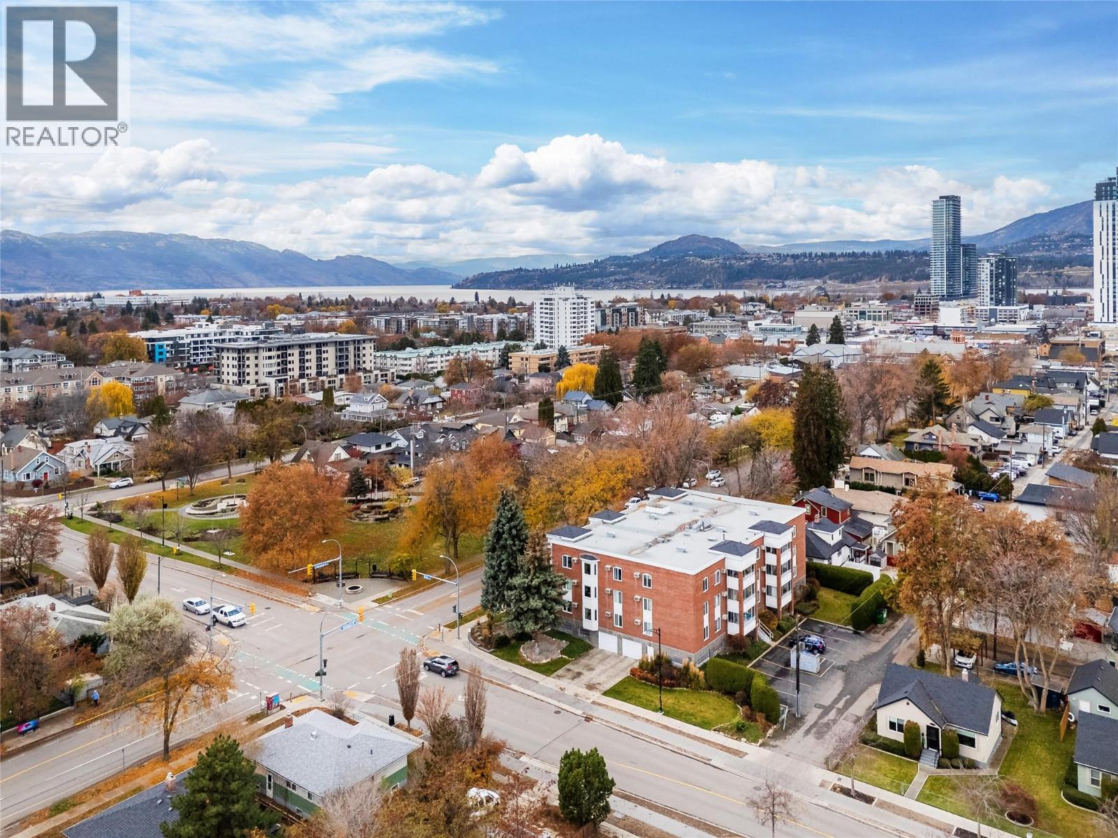 304 878 Bernard Avenue, Kelowna