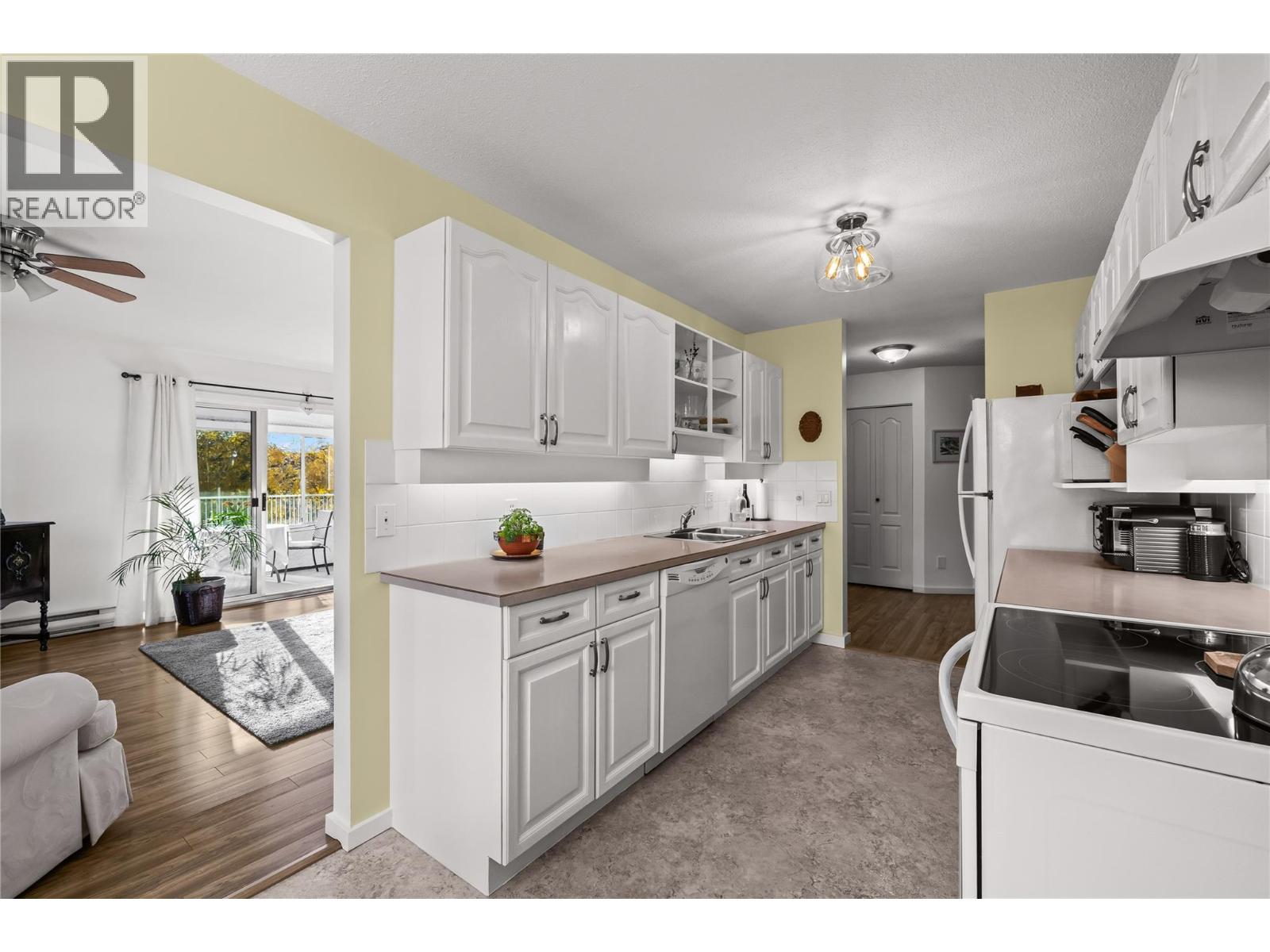 304 878 Bernard Avenue, Kelowna