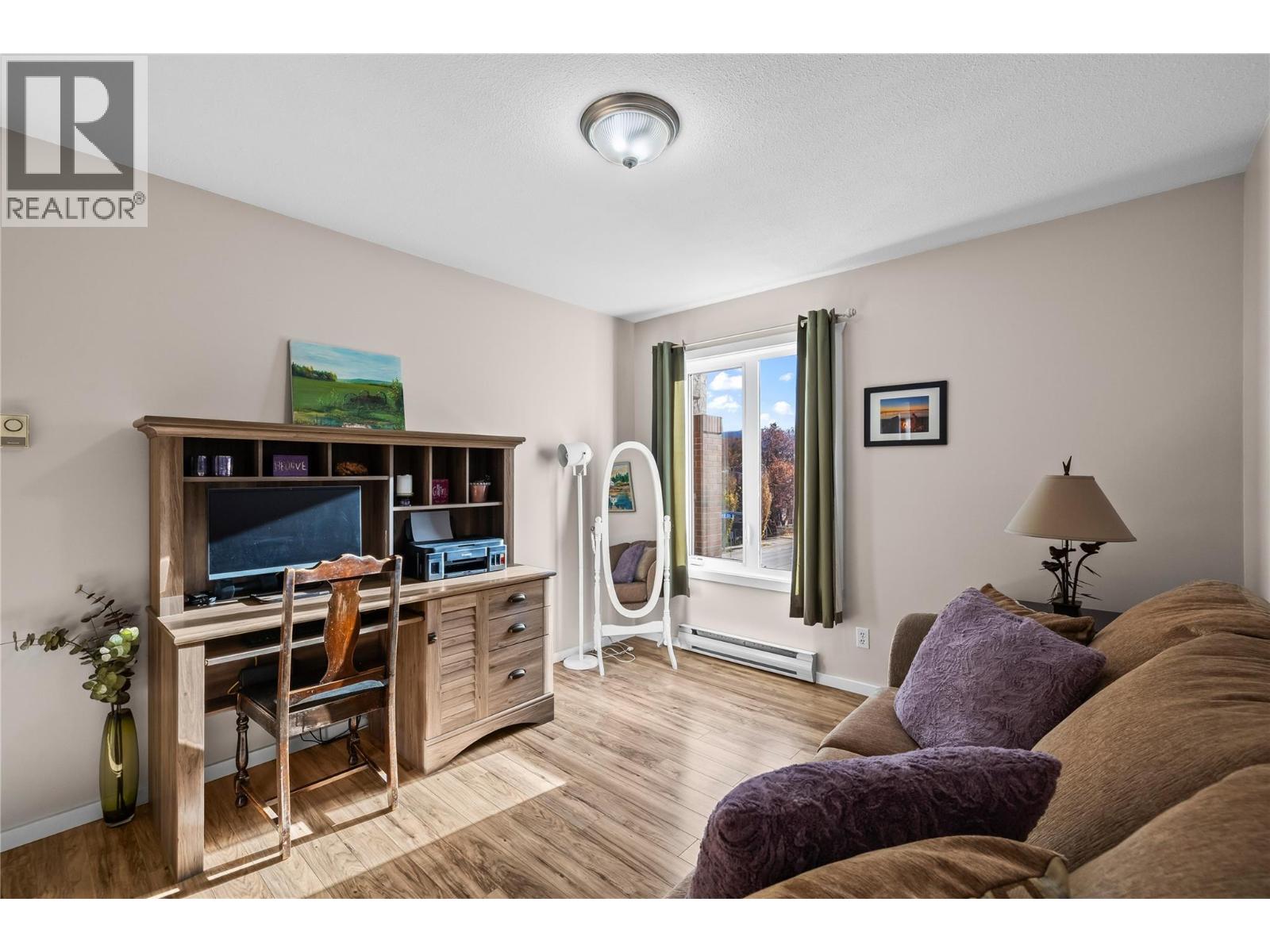 304 878 Bernard Avenue, Kelowna