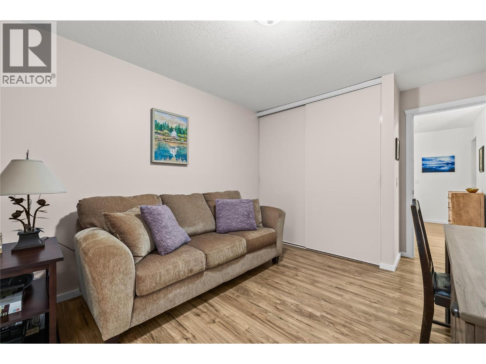 304 878 Bernard Avenue, Kelowna