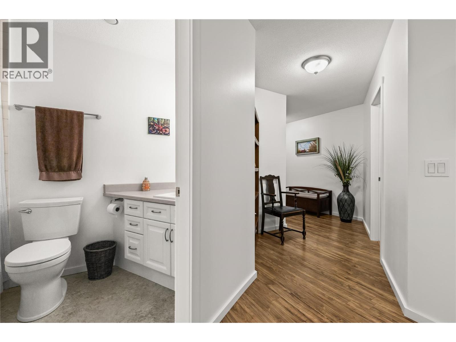 304 878 Bernard Avenue, Kelowna