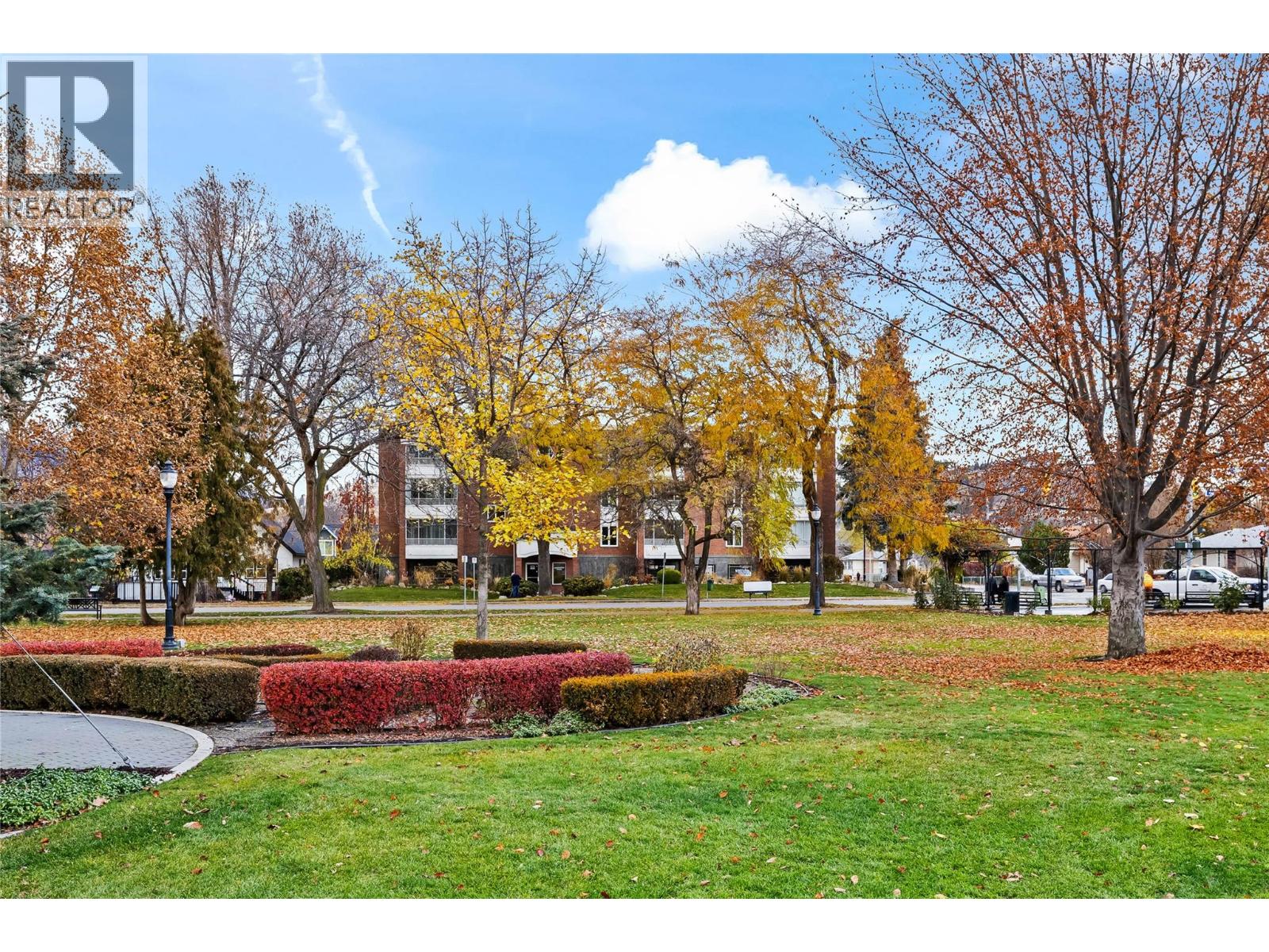 304 878 Bernard Avenue, Kelowna