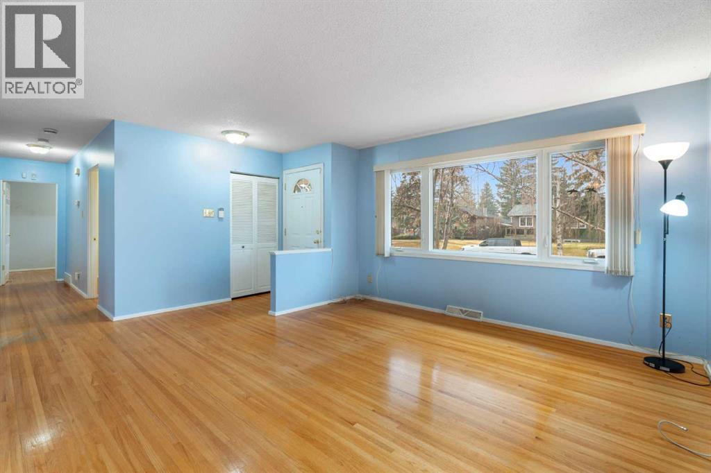 Single Family House Bungalow for Sale in  Glacier Drive SW Glamorgan Calgary 