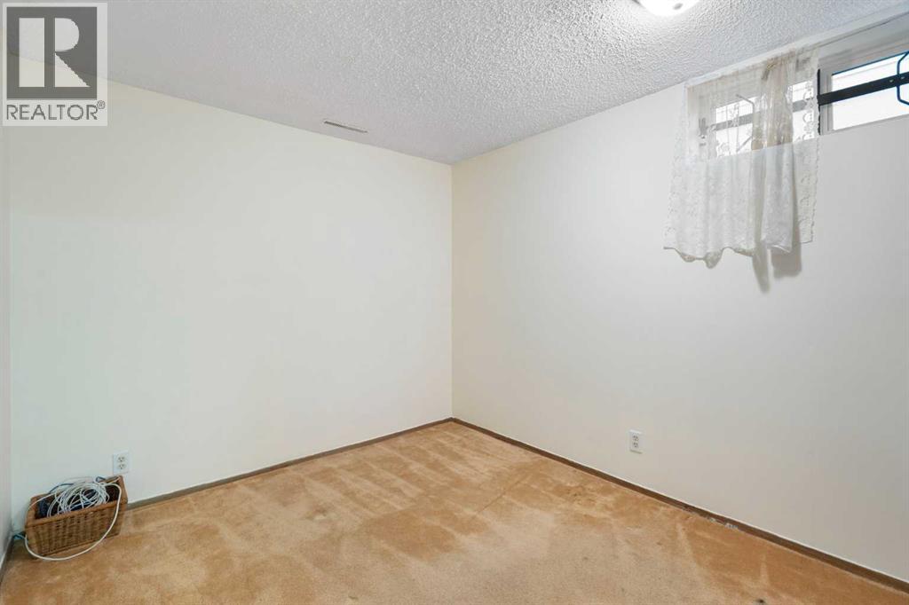 Single Family House Bungalow for Sale in  Glacier Drive SW Glamorgan Calgary 