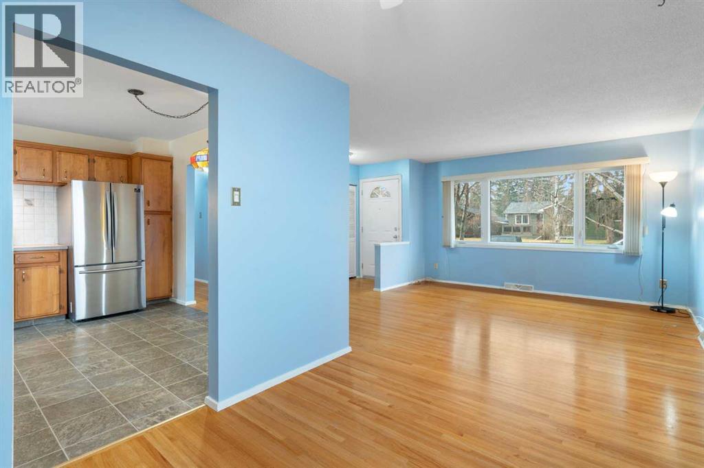 Single Family House Bungalow for Sale in  Glacier Drive SW Glamorgan Calgary 