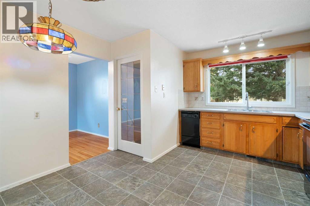 Single Family House Bungalow for Sale in  Glacier Drive SW Glamorgan Calgary 