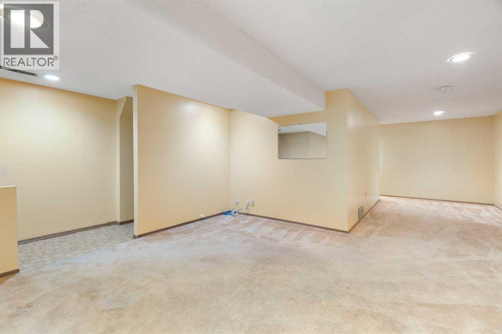 Single Family House Bungalow for Sale in  Glacier Drive SW Glamorgan Calgary 